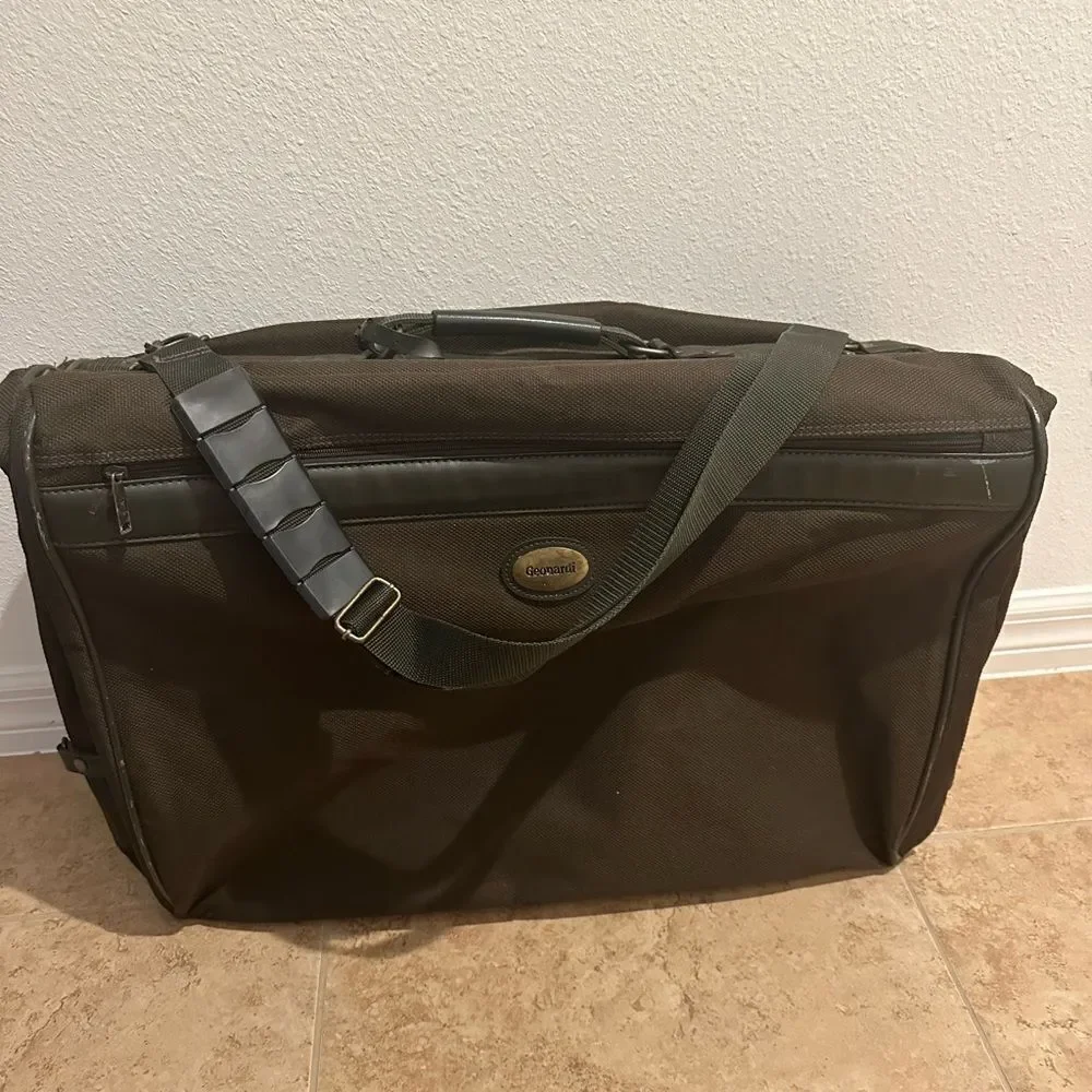 Vtg Geonardi Dark Green CANVAS Fold Out Carrier GARMENT BAG SUITCASE 44”x24”